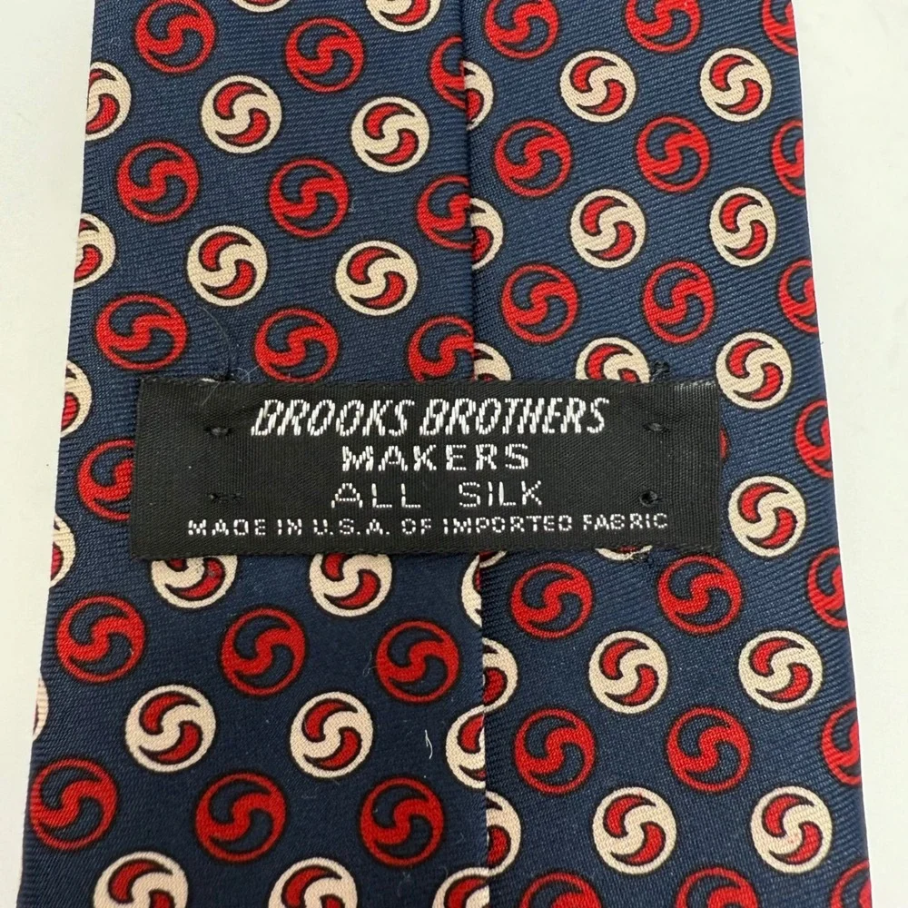 Brooks‎ Brothers Makers 100% All Silk Navy Red White Swirl Pattern Men's Necktie